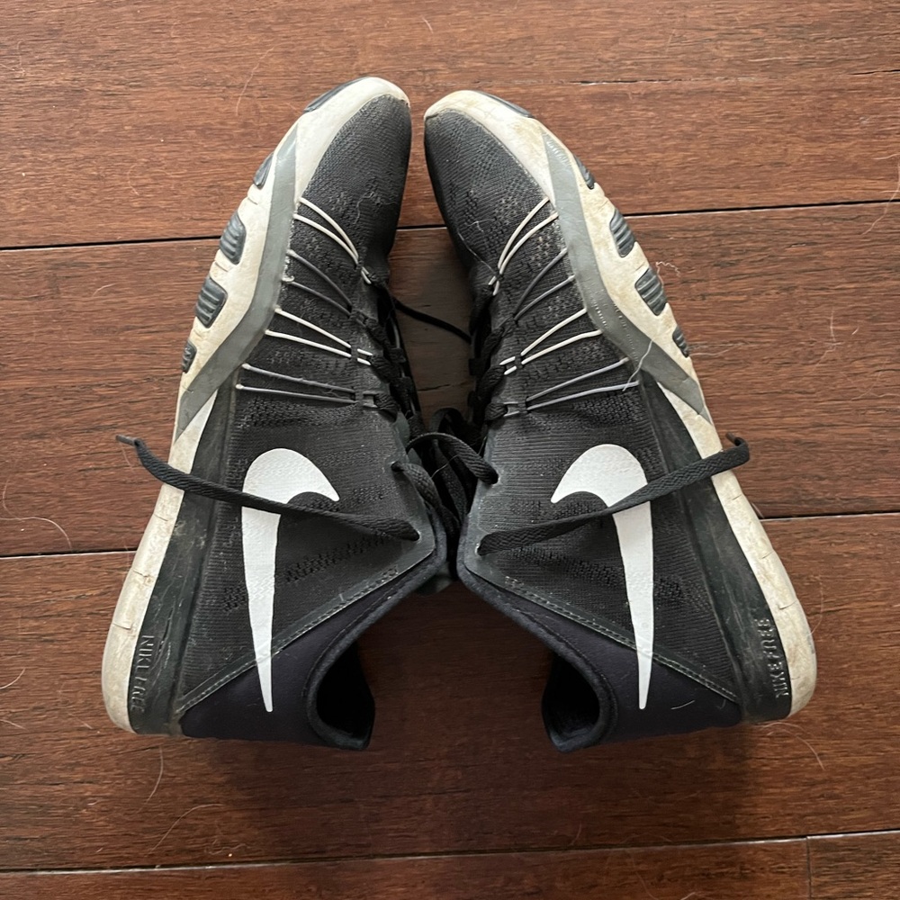 TWO pairs of Nike Running shoes - size 7 - Picture 6 of 7